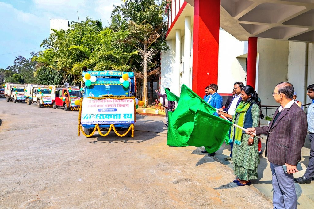 खूंटी में खाद्य एवं आपूर्ति योजनाओं के प्रचार के लिए जन जागरूकता रथ रवाना