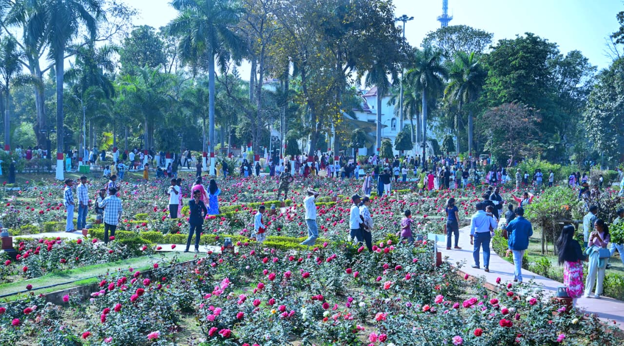लोक भवन उद्यान आम नागरिकों के भ्रमण हेतु खुला, एक दिन में 37,976 लोगों ने किया परिदर्शन