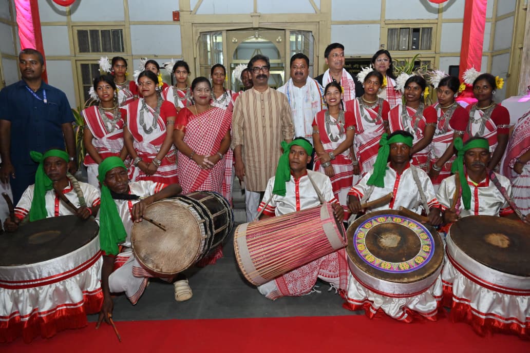 आदिवासी समाज को डिजिटल मंच से जोड़ने की पहल, मुख्यमंत्री हेमन्त सोरेन ने किया “आदिनिवास ऐप” का शुभारंभ